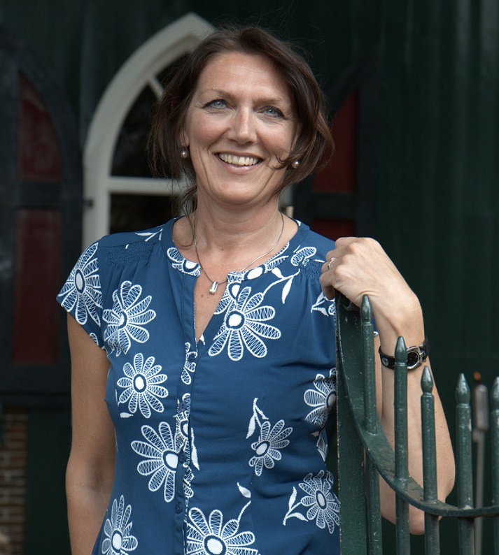 Foto van trouwambtenaar Evelien Mager, klik voor een vergroting Evelien Mager